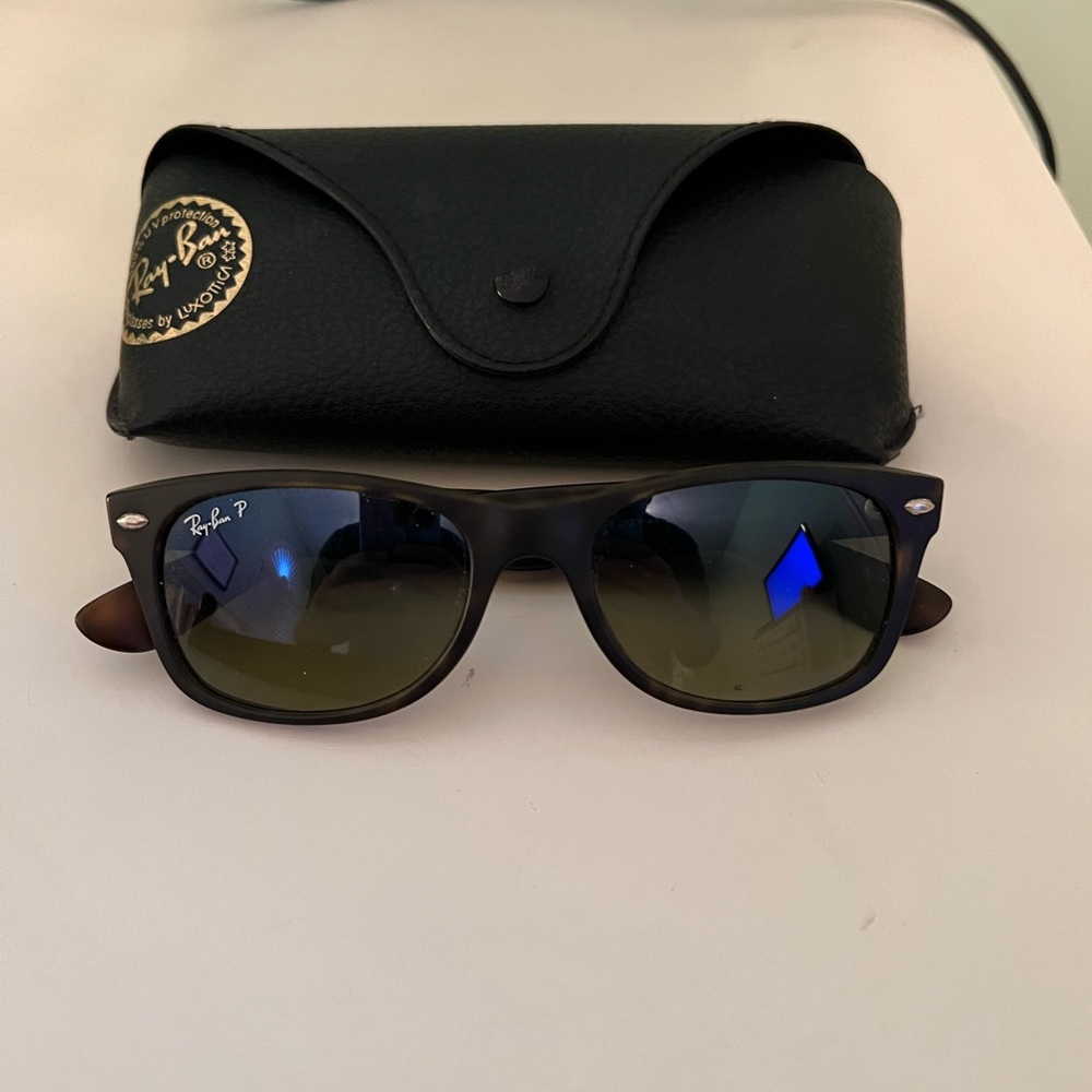 Ray ban wayfarer polarized matte tortoise